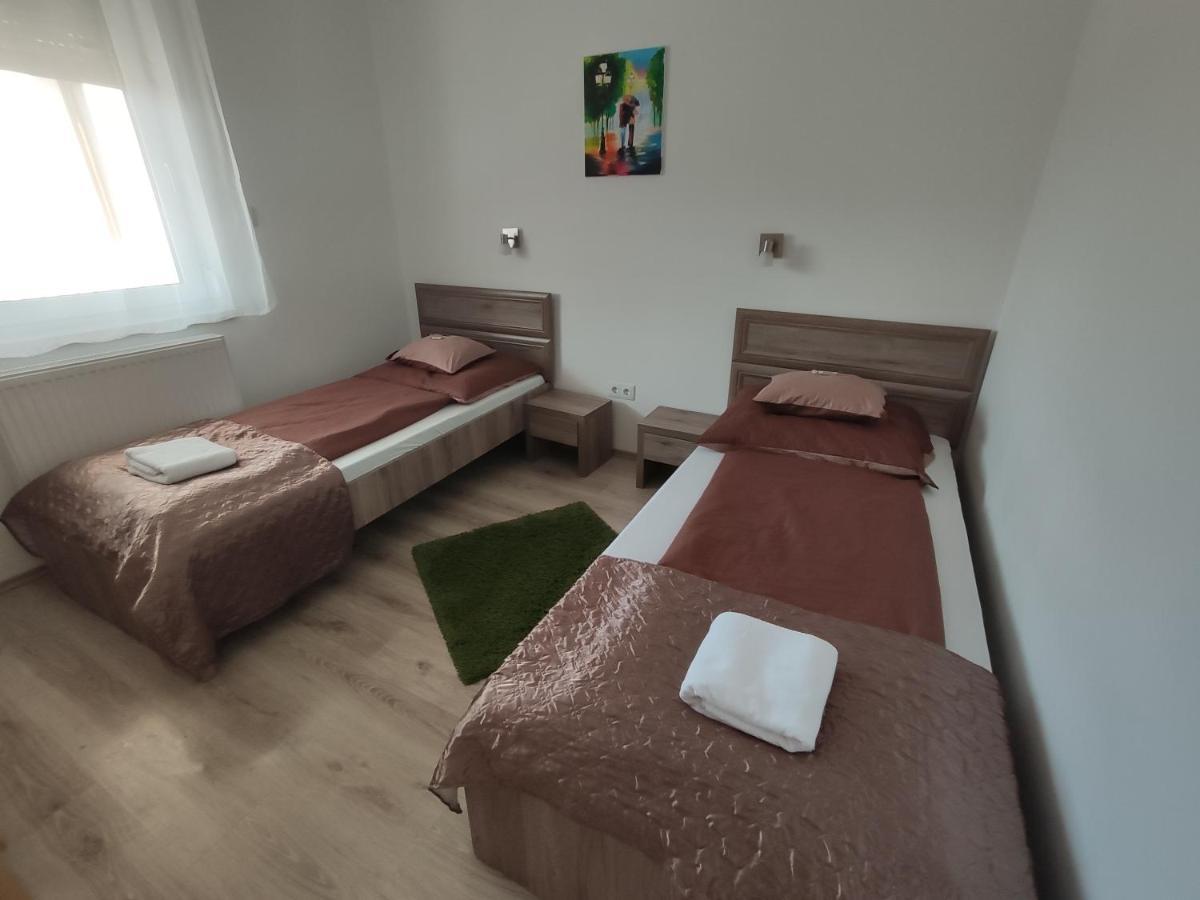 Hatvan Corner Apartments Дебрецен Экстерьер фото